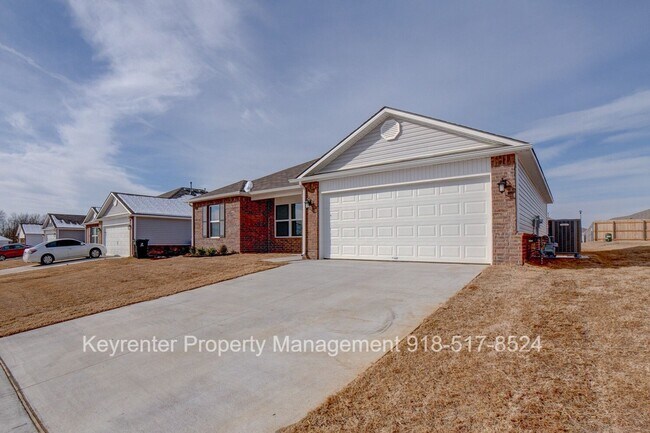 Building Photo - Beautiful 3 Bedroom, 2 Bath Recently Built Home in BA