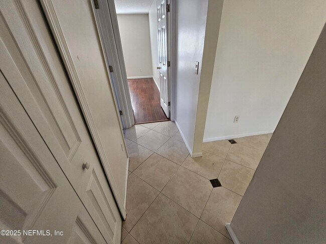 Building Photo - 1708 Dartmoor Ln