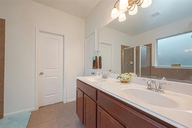 Building Photo - 1924 Honey Laurel Dr