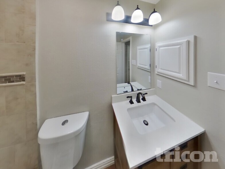 Building Photo - 2520 Clovermeadow Dr