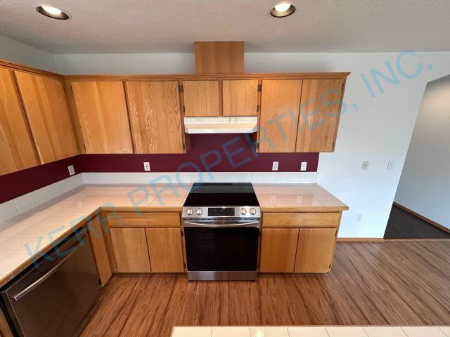 Building Photo - Charming 3-Bed Oasis on SE Sedona Dr - Spa...