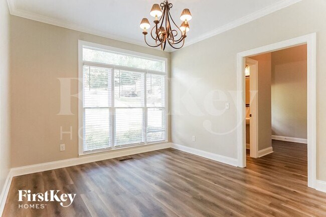 Building Photo - 2026 Laurel Lakes Ln