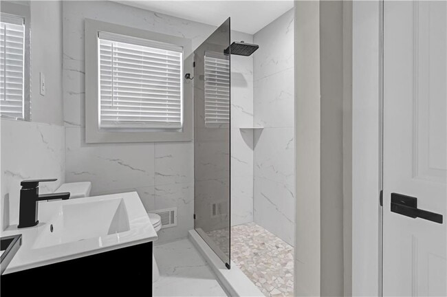 Building Photo - 1887 Shalimar Dr NE