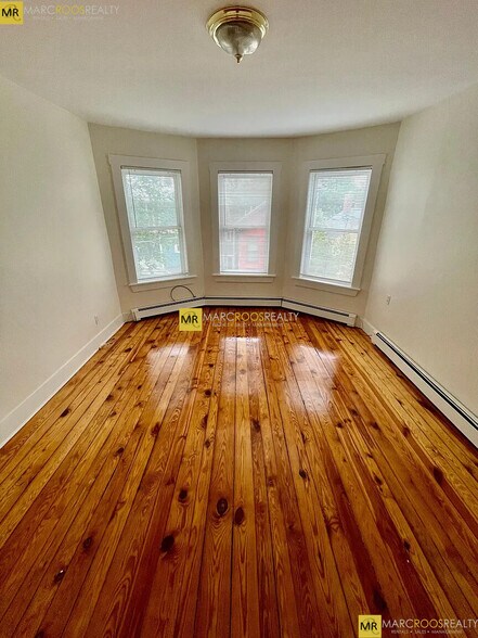 Building Photo - 173 Pleasant St