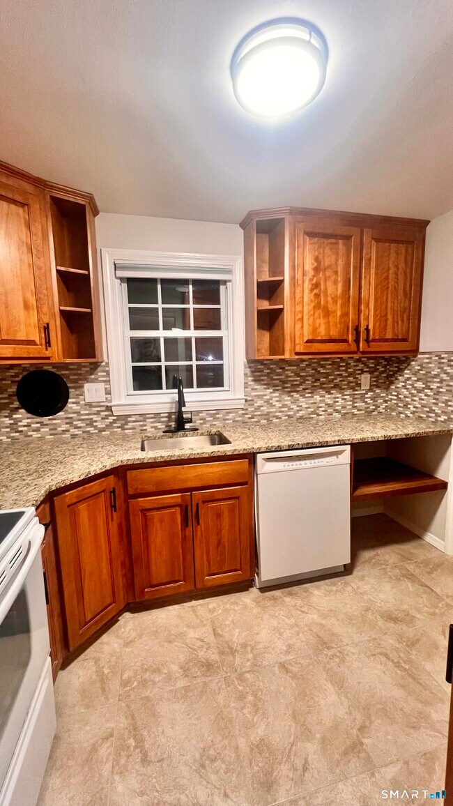 Building Photo - 17 Brickyard Rd