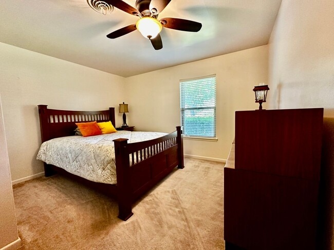 Building Photo - Furnished Riverside Home