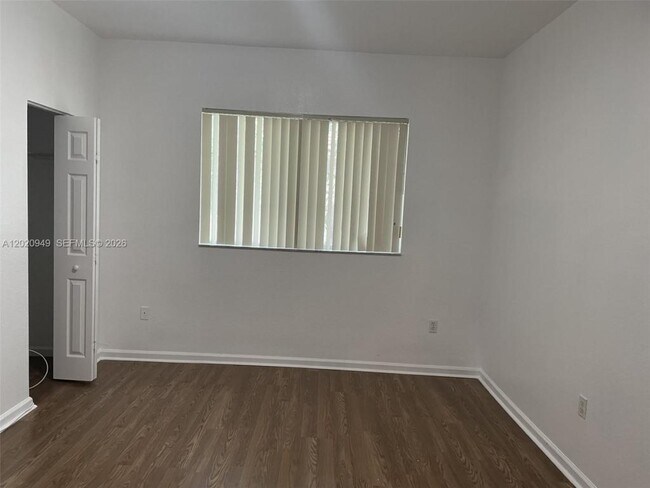 Building Photo - 8835 S Isles Cir