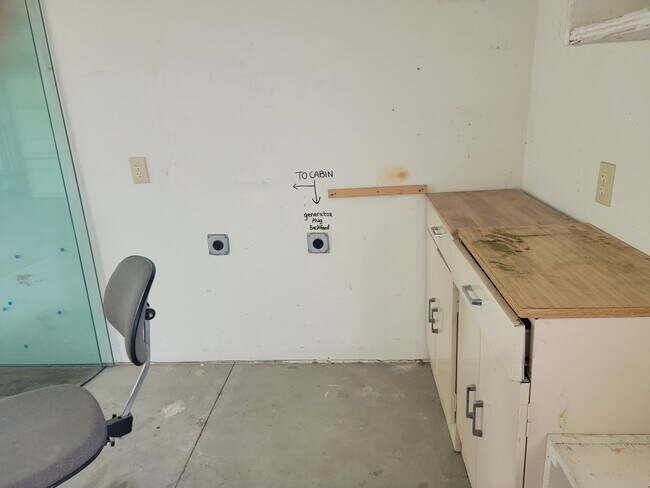 Garage 220V outlets - 19476 Top Rd
