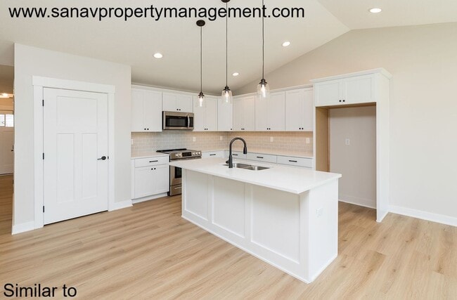 Building Photo - Luxury 2,200 Sq Ft Villa with Chef’s Kitch...