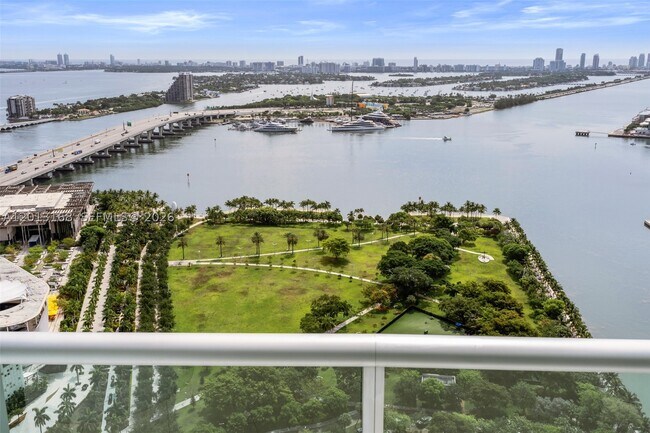 Building Photo - 900 Biscayne Blvd