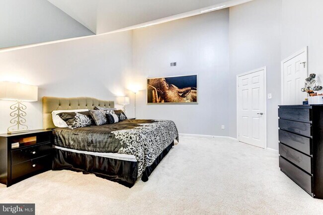 Building Photo - Elegant Arlington Residence with Comfortable Living and Ideal Location