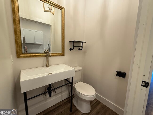 Building Photo - 95 W Franklin St