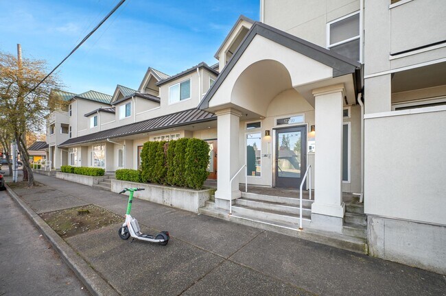 Building Photo - Daniels Apartments