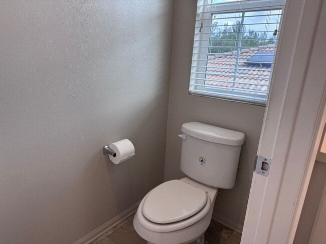 Building Photo - Large Newer Home - 4 Bedroom / 3 1/2 Bath