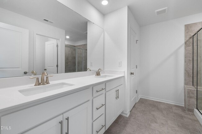 Building Photo - 421 Deep Oak Dr