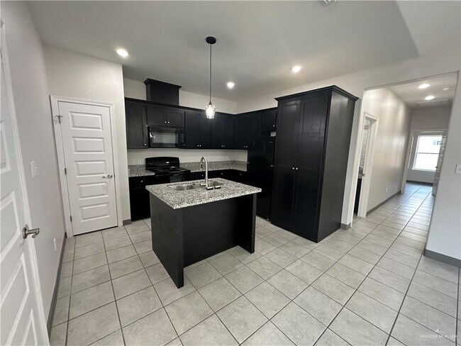 Building Photo - 2232 S Vly Cir