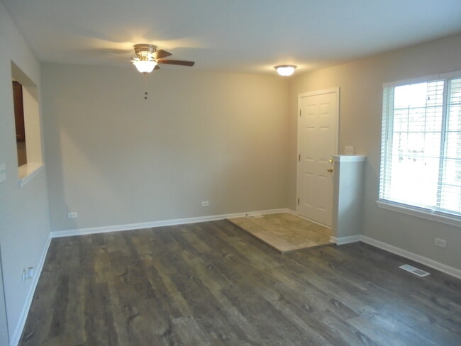 Building Photo - 674 Lincoln Station Dr
