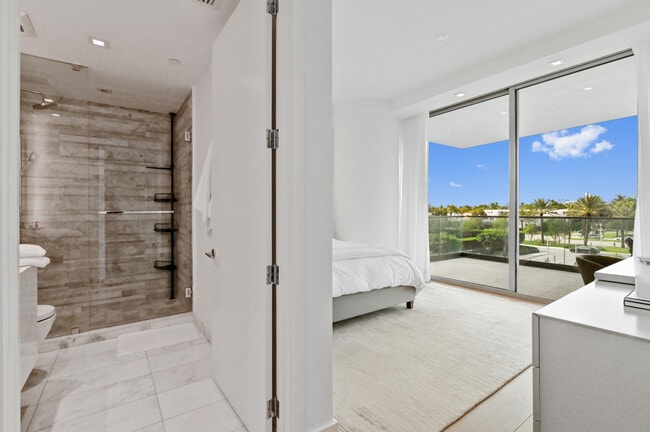 Building Photo - 10203 Collins Ave