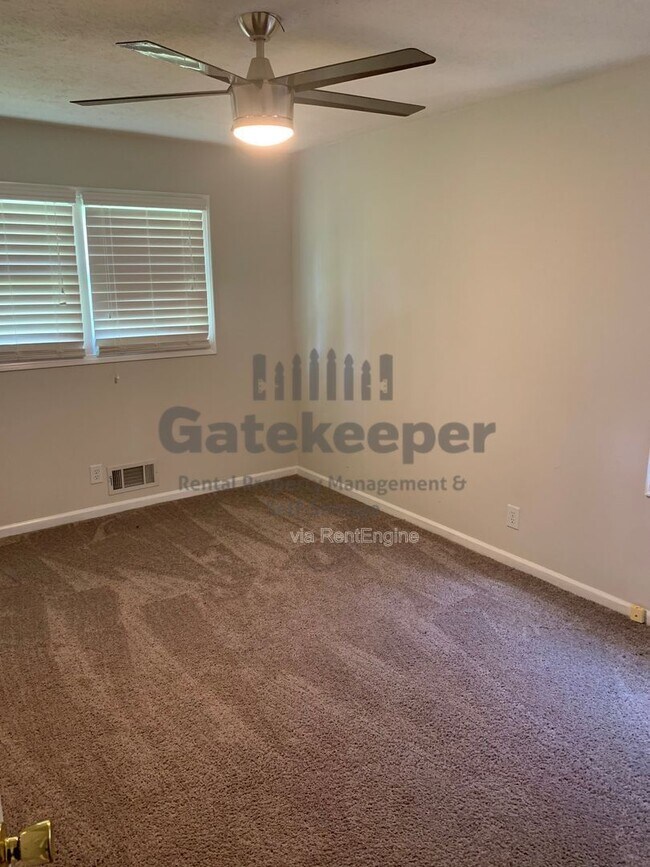 Building Photo - 216 Ginger Cake Rd