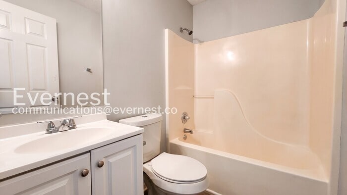 Building Photo - 345 Bomar Ln