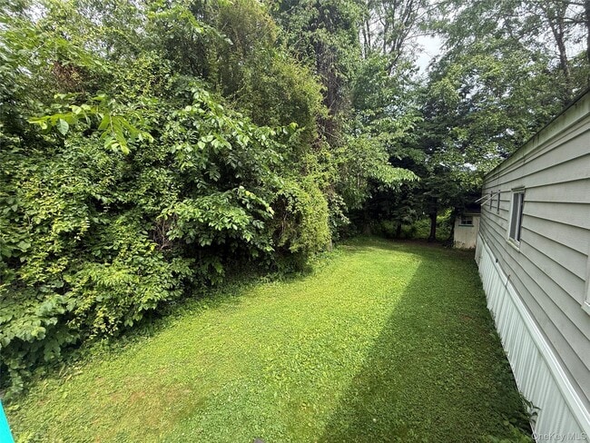 Building Photo - 20 Tanglewood Park Dr