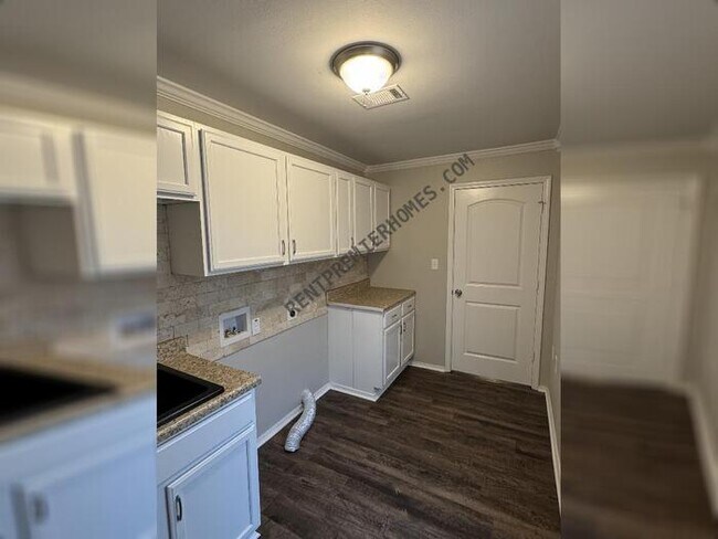 Building Photo - 2111 Pattywood Dr