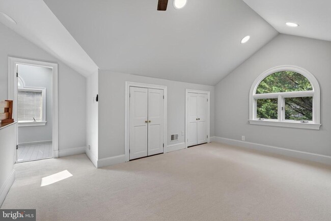 Building Photo - 5430 Chevy Chase Pkwy NW