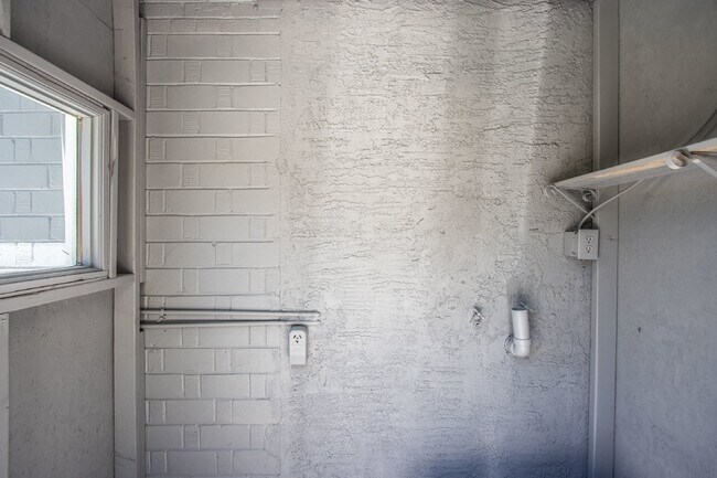 Building Photo - 3Br in historic disctric, 32nd St/Ind. Sch...