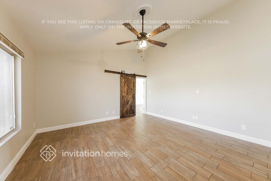 Building Photo - 4613 W Augusta Ave