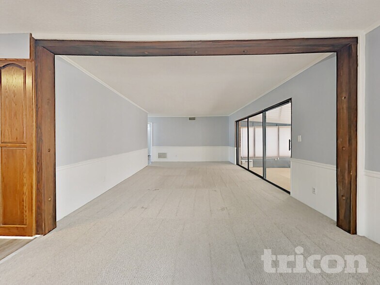 Building Photo - 8588 Lamanto Ave N