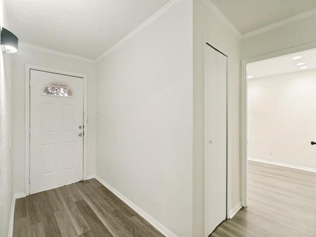 Building Photo - 905 Hawthorne Dr