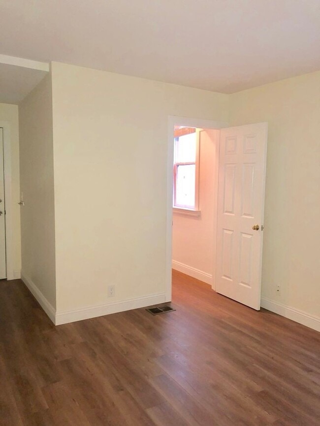 Building Photo - 1219 E St