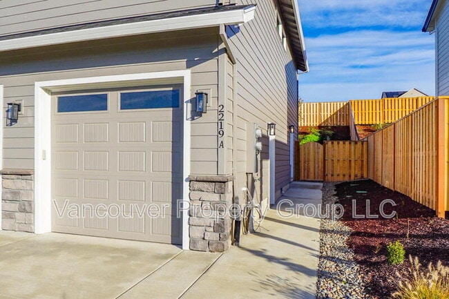 Building Photo - 2219 E Badger Wy