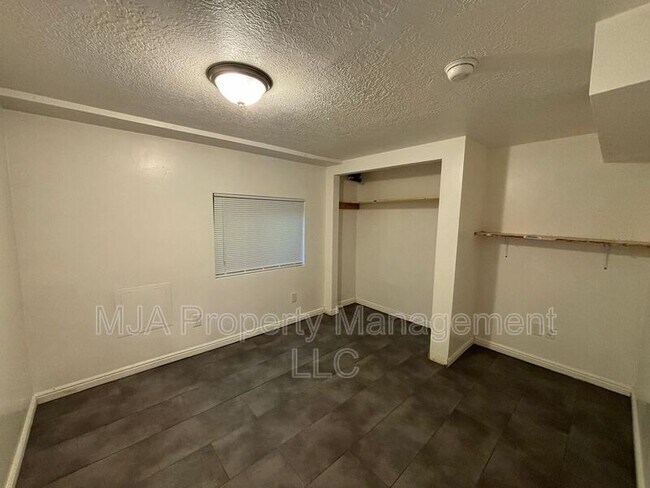 Building Photo - 7325 S Wood Grn Rd