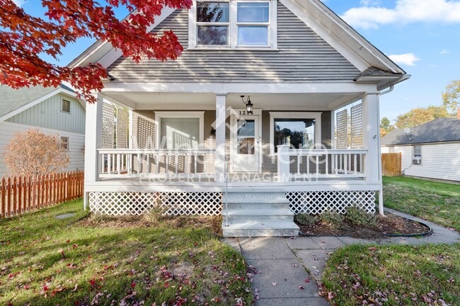 Primary Photo - **Half off Full 1st Month's Rent** Beautiful 4-Bedroom Home In The Garland District