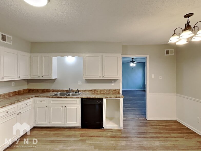 Building Photo - 2888 Baywood Dr