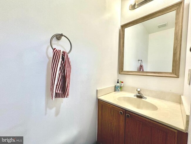 Building Photo - 597 Primus Ct