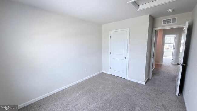 Building Photo - 107 Dinges St