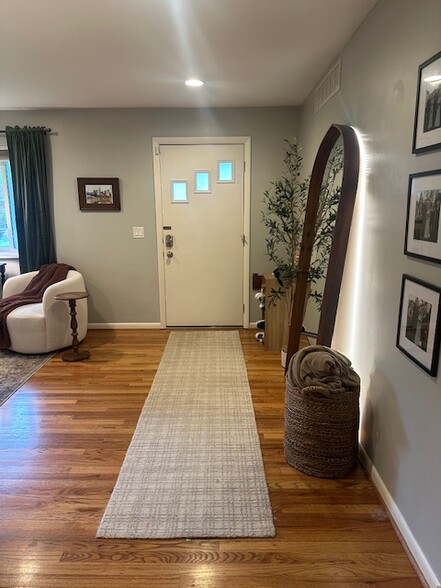 LIVING ROOM - 1146 Meriweather Ave