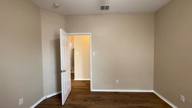 Building Photo - Charming 3-Bedroom Home with Open Floor Plan & Great Community Amenities!