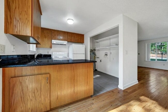 Building Photo - 5147 NE Killingsworth St