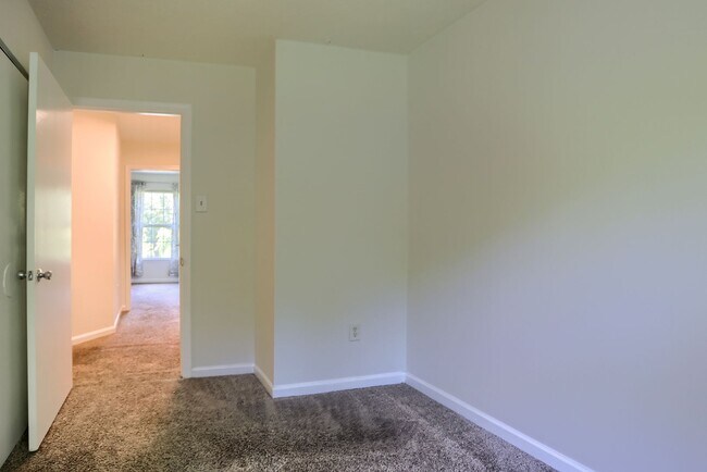 Building Photo - Contemporary Living At It's Finest in Lovely Owings Mills!!