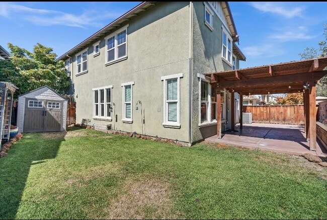 Building Photo - 300 W Alameda Dr