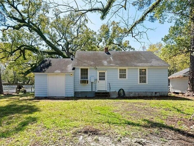Building Photo - 1450 McArthur St