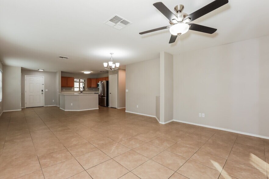 Building Photo - 2541 S De Soto Rd