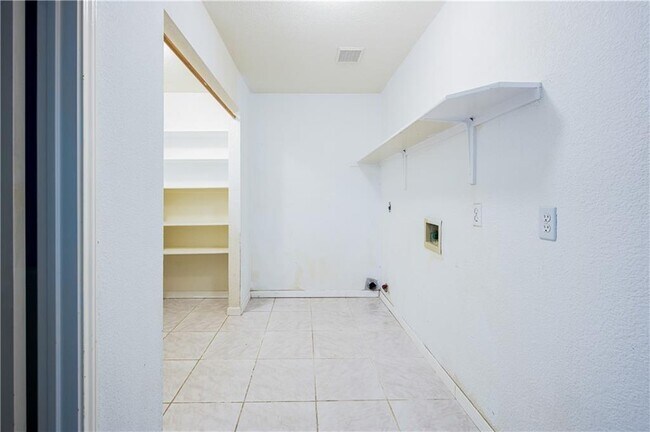 Building Photo - 1010 Laurelleaf Dr