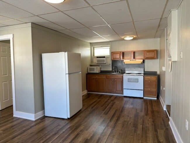 Building Photo - 217 Walnut St