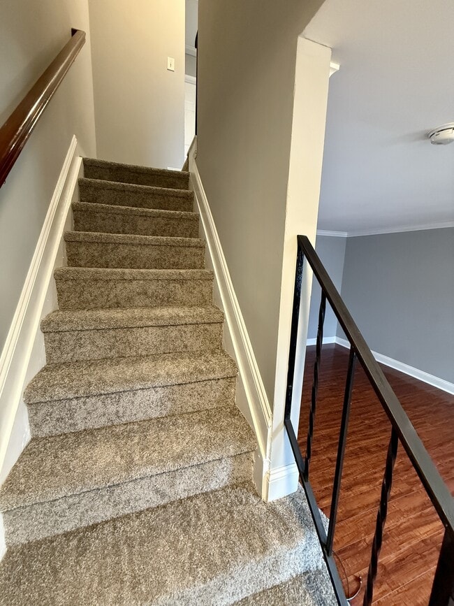 Building Photo - 568 Lancaster Pl