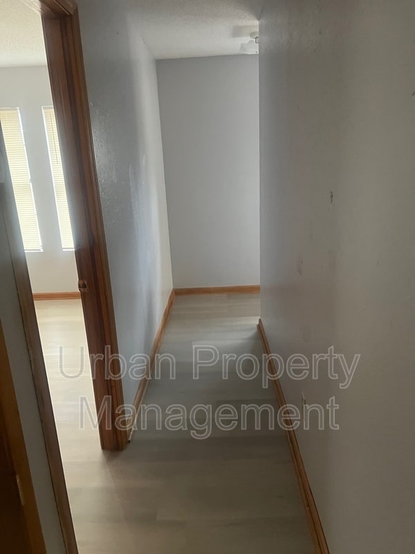 Building Photo - 429 Simpson Ave