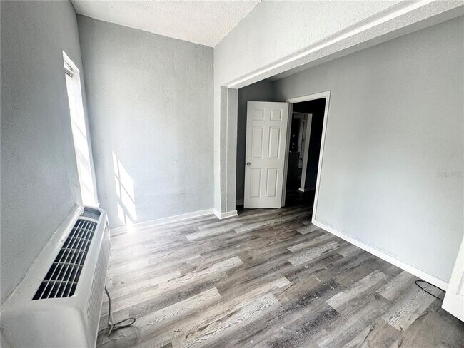 Building Photo - 704 Cordova Dr